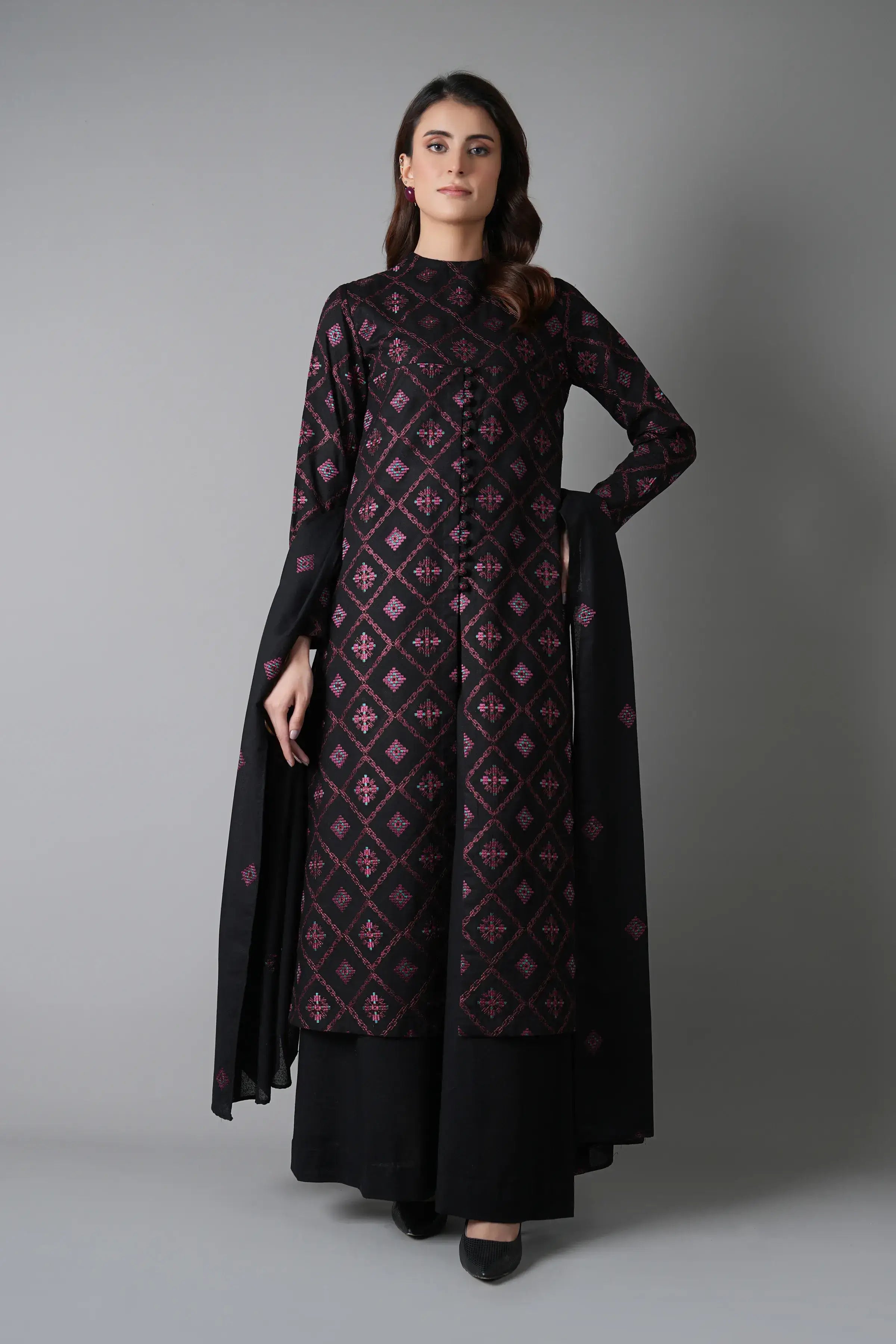 3 Piece Unstitched Heavy Embroidered Lawn Suit with Embroidered Chiffo ...